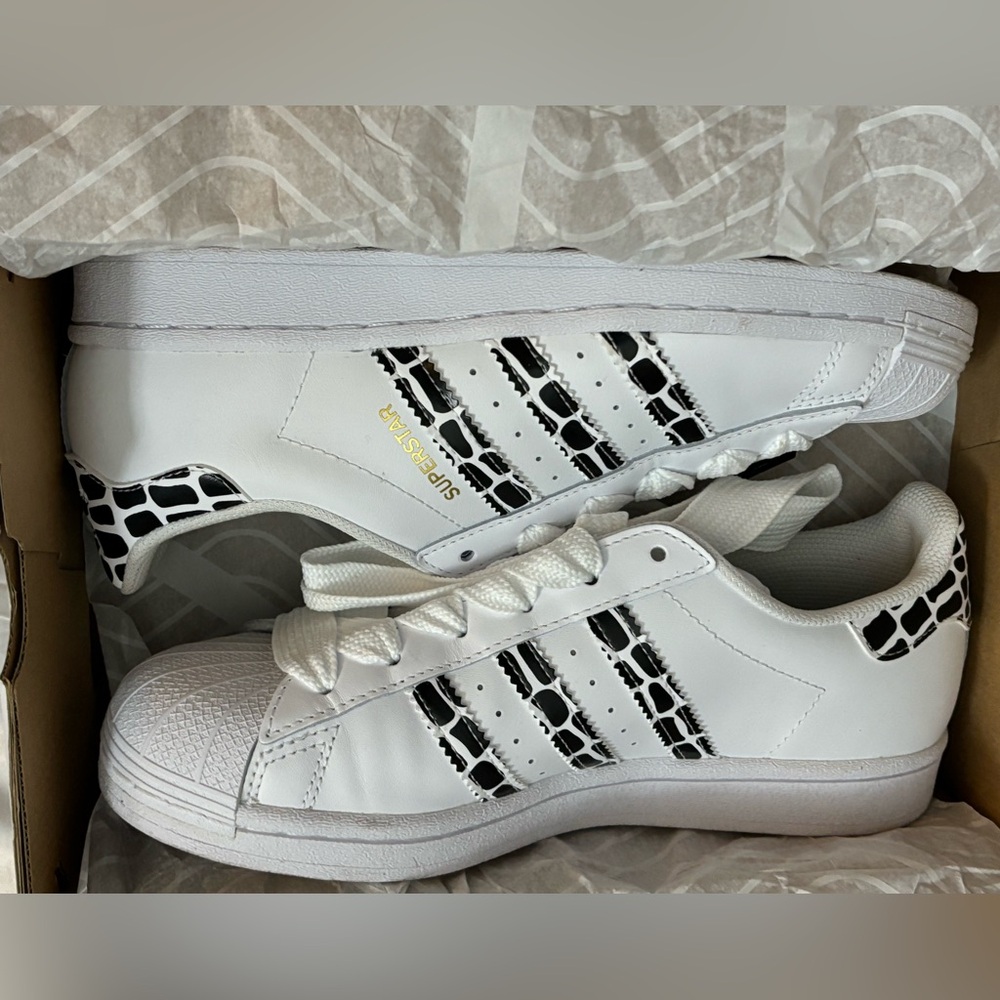 Adidas Animal Print Shell Toe sneakers size 6.5
